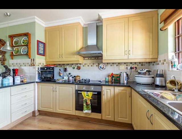 2 BEDROOM TOWNHOUSE FOR SALE IN EAGLE RIDGE ESTATE